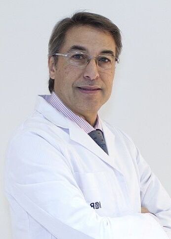 Médico parasitólogo Andri Santeugini Artusa